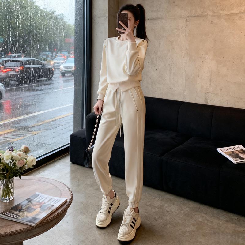 Korean Style Women s Sportswear Set 2025: Chic Autumn/Winter Slimming Running Suit, Casual Two-Piece Trend. XXL
Korean Style Women s Sportswear Set 2025: Chic Autumn/Winter Slimming Running Suit, Casual Two-Piece Trend. XXL