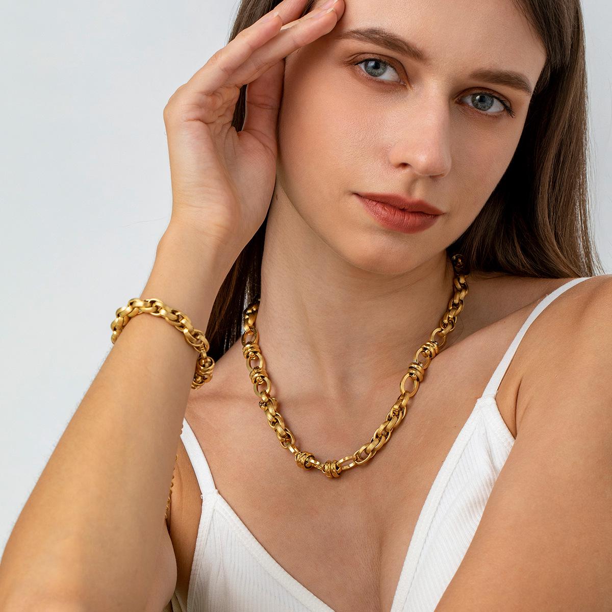 European-American Interlocking Bracelet & 18k Gold-Plated Necklace Set - Durable, Non-Fading Women s Jewelry
European-American Interlocking Bracelet & 18k Gold-Plated Necklace Set - Durable, Non-Fading Women s Jewelry