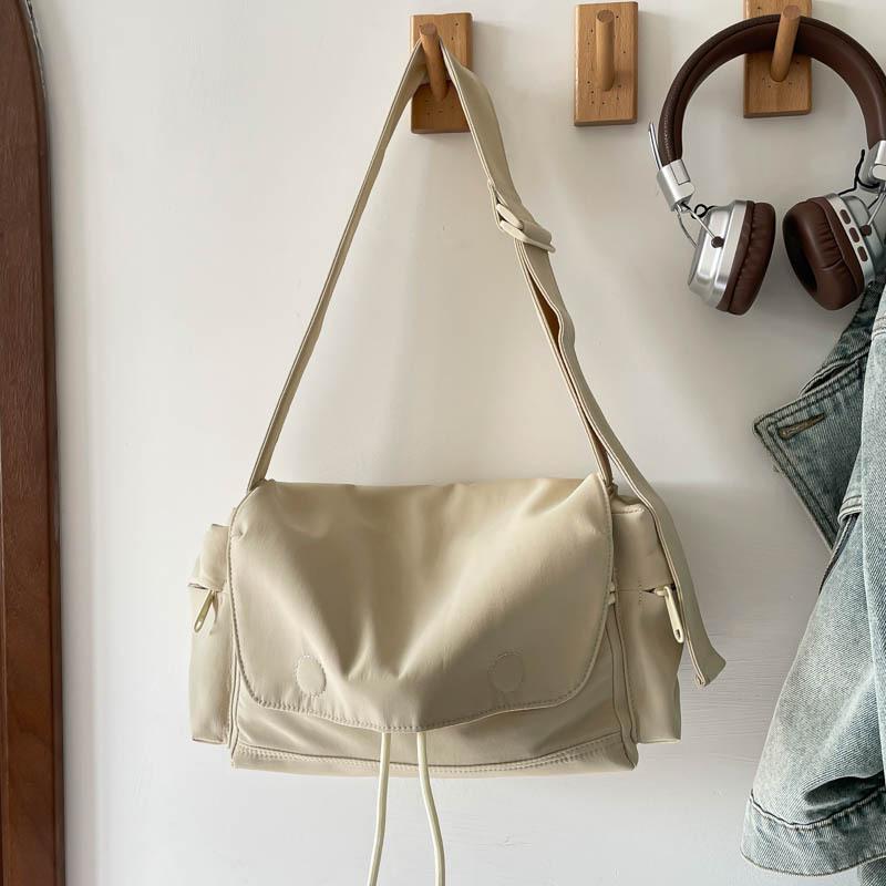 New Fashi Nyl Messenger Bag Women Lightweight Simple Crossbody Bag Fashiable and Versatile Shoulder Bag Pure Color
New Fashi Nyl Messenger Bag Women Lightweight Simple Crossbody Bag Fashiable and Versatile Shoulder Bag Pure Color