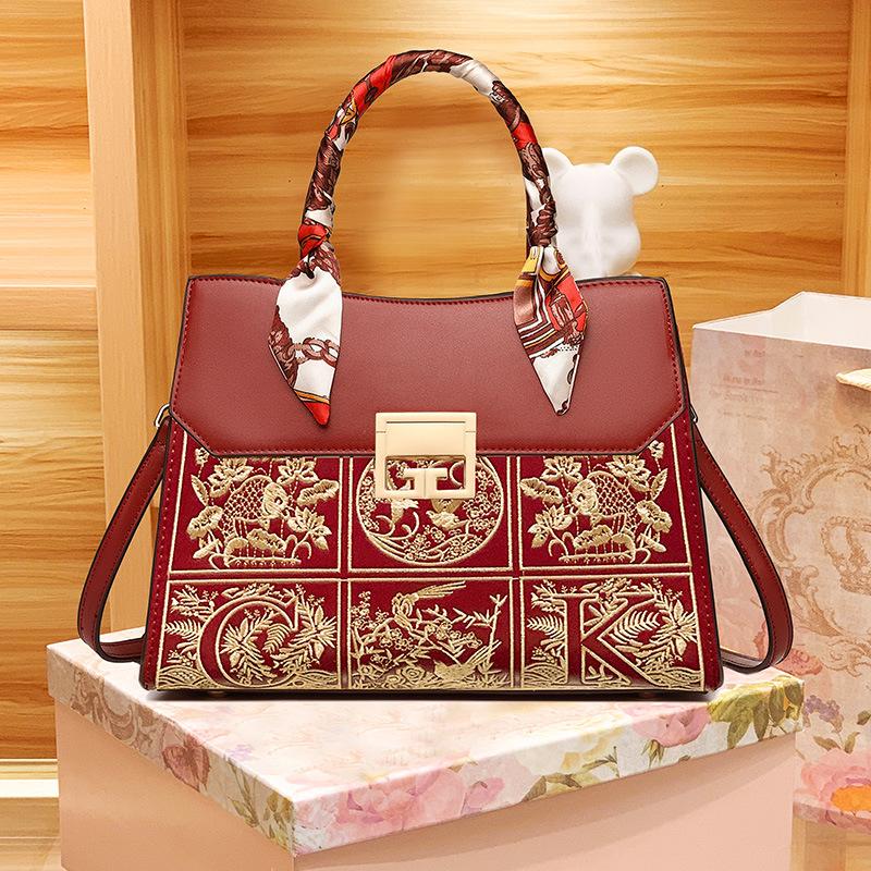 Embroidered Mother Wedding Bag New High End Silk Scarf Handbag for Women In Large Capacity Xi Grandma Wedding Bag
Embroidered Mother Wedding Bag New High End Silk Scarf Handbag for Women In Large Capacity Xi Grandma Wedding Bag