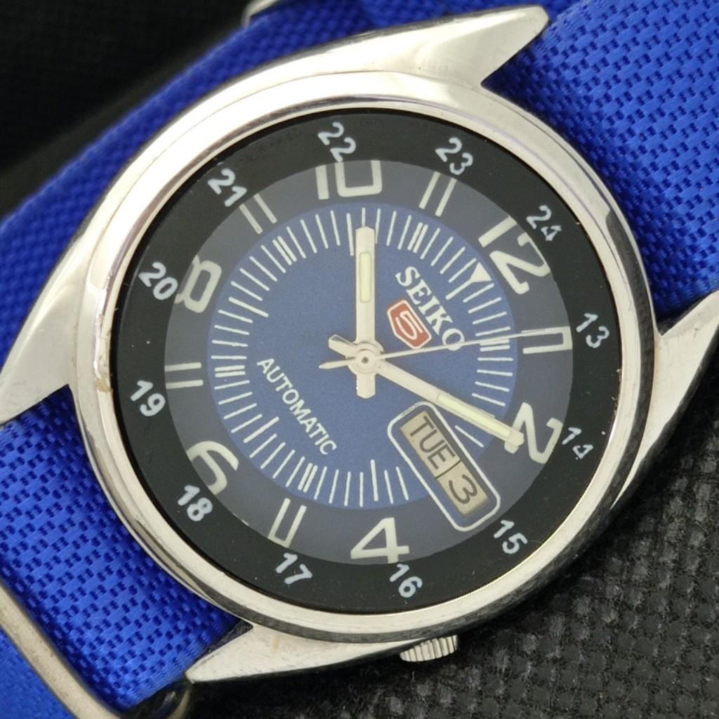 Б/У винтажные часы SEIKO 5 AUTOMATIC 7009A JAPAN MENS D/D BLUE WATCH 588a-a310140-9 SKU588a-a310140
Б/У винтажные часы SEIKO 5 AUTOMATIC 7009A JAPAN MENS D/D BLUE WATCH 588a-a310140-9 SKU588a-a310140