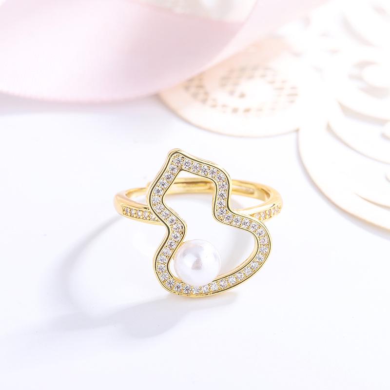Chinese-Style Golden Gourd Pearl Ring with Micro-Paved Diamonds - Non-Fading Retro Women’s Band Adjustable
Chinese-Style Golden Gourd Pearl Ring with Micro-Paved Diamonds - Non-Fading Retro Women’s Band Adjustable