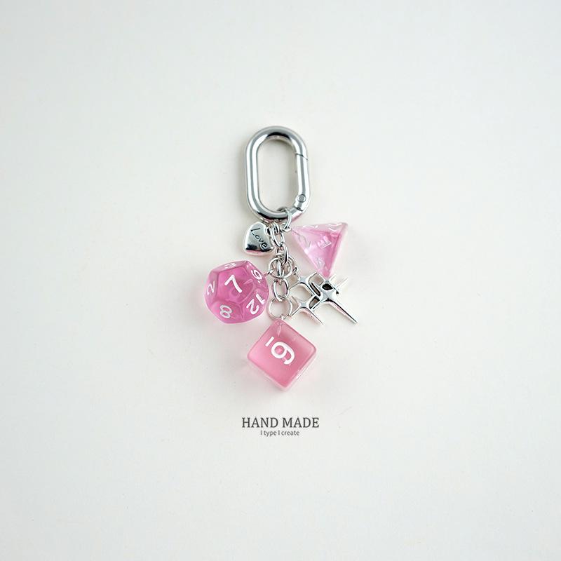 Модный брелок-шарм для сумки и украшение на пояс в виде кубиков на удачу
Модный брелок-шарм для сумки и украшение на пояс в виде кубиков на удачу