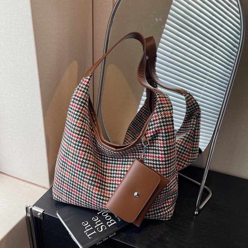 Модная повседневная сумка женская большой вместимости новая портативная сумка через плечо сумка-тоут для поездок на работу белый
Модная повседневная сумка женская большой вместимости новая портативная сумка через плечо сумка-тоут для поездок на работу белый