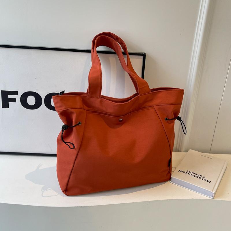 Summer casual nylon bag women s new simple large-capacity student class portable shoulder tote bag
Summer casual nylon bag women s new simple large-capacity student class portable shoulder tote bag