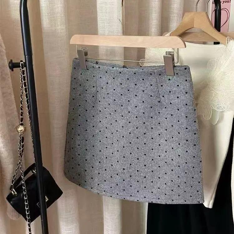Women s High-Waisted Gray Woolen A-Line Skirt - Slimming, Hip-Hugging Korean Style for Autumn/Winter L (50-55 kg)
Women s High-Waisted Gray Woolen A-Line Skirt - Slimming, Hip-Hugging Korean Style for Autumn/Winter L (50-55 kg)