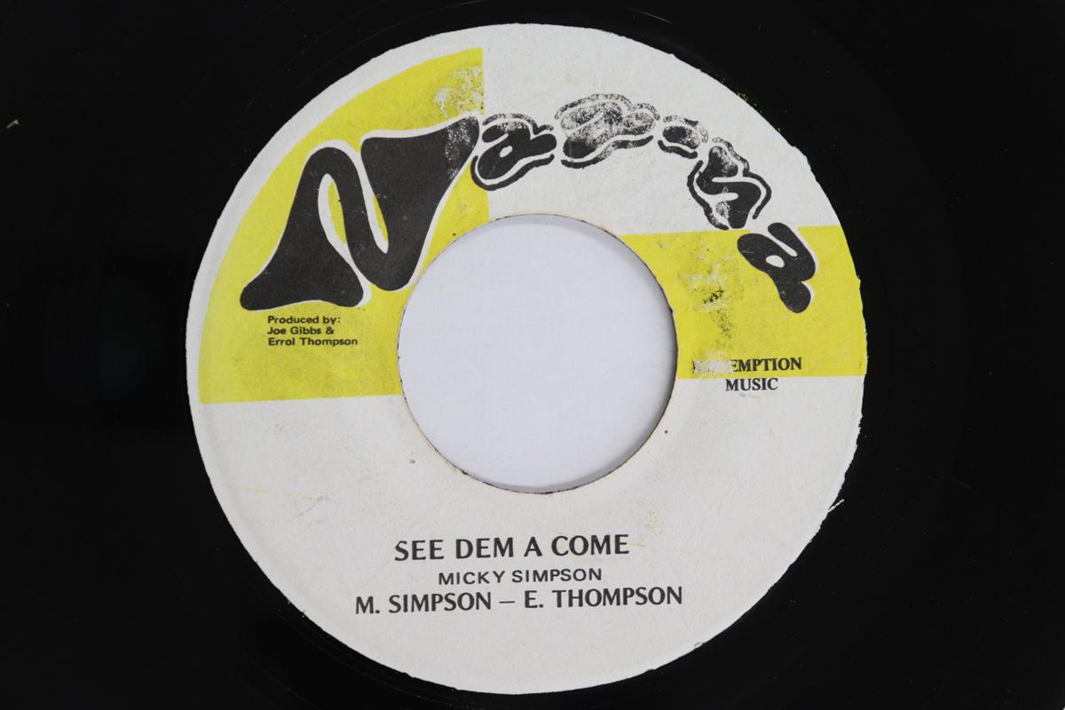 7-дюймовая пластинка MICKY SIMPSON - See Dem A Come / Version NONE NAA-NA 1974 Ямайка Регги, Ска и Даб Б/У
7-дюймовая пластинка MICKY SIMPSON - See Dem A Come / Version NONE NAA-NA 1974 Ямайка Регги, Ска и Даб Б/У