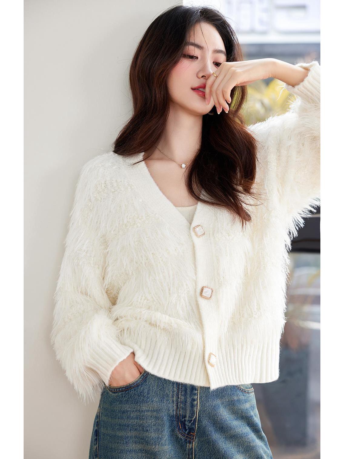 2025 Soft Faux Mink Coat: Women s Autumn/Winter Milky White Knitted V-Neck Sweater Medium белый
2025 Soft Faux Mink Coat: Women s Autumn/Winter Milky White Knitted V-Neck Sweater Medium белый