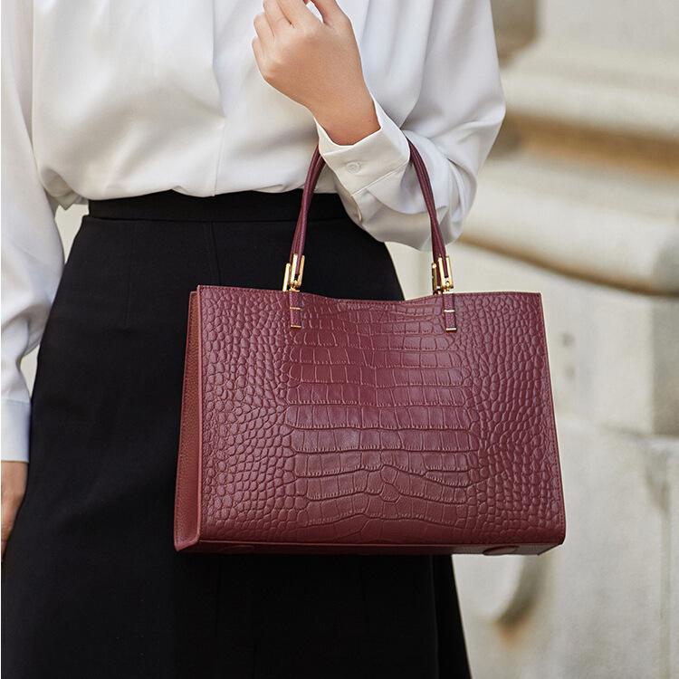 Large-capacity, Simple Handbag with A Female Foreskin and A High-end Single-shoulder Bag 32*11.5*22.5CM
Large-capacity, Simple Handbag with A Female Foreskin and A High-end Single-shoulder Bag 32*11.5*22.5CM