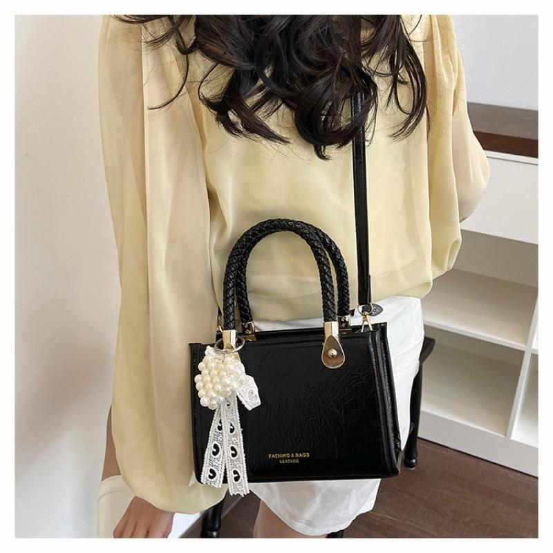 The Stylish Crossbody Bag Is Currently in Fashion, Along with Small Square Handbags. With pendant чорний
The Stylish Crossbody Bag Is Currently in Fashion, Along with Small Square Handbags. With pendant чорний