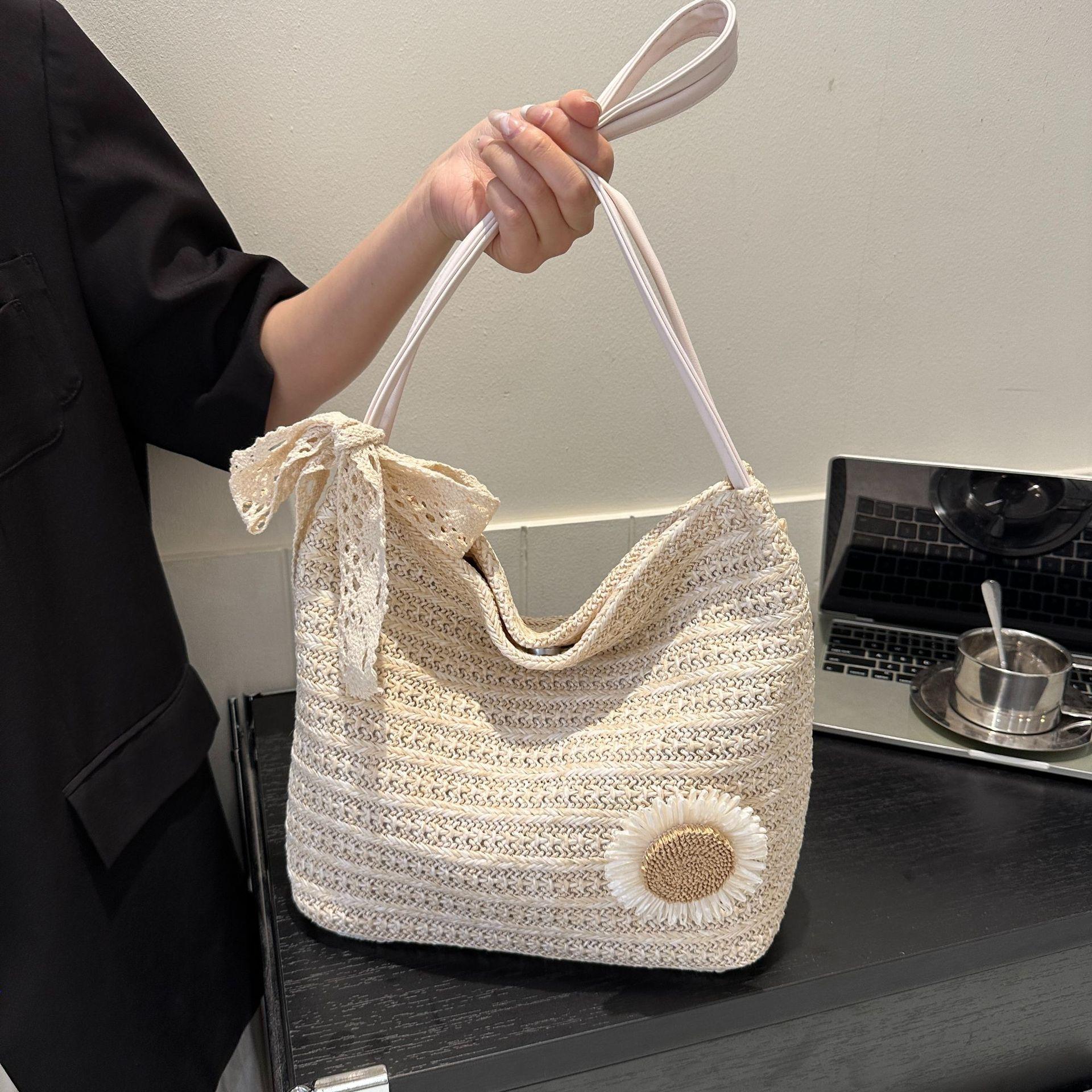 Большая вместимость тканая модная нежная темпераментная соломенная шелковая сумка-шарф через плечо 2024 года, новинка лета, сумка-тоут