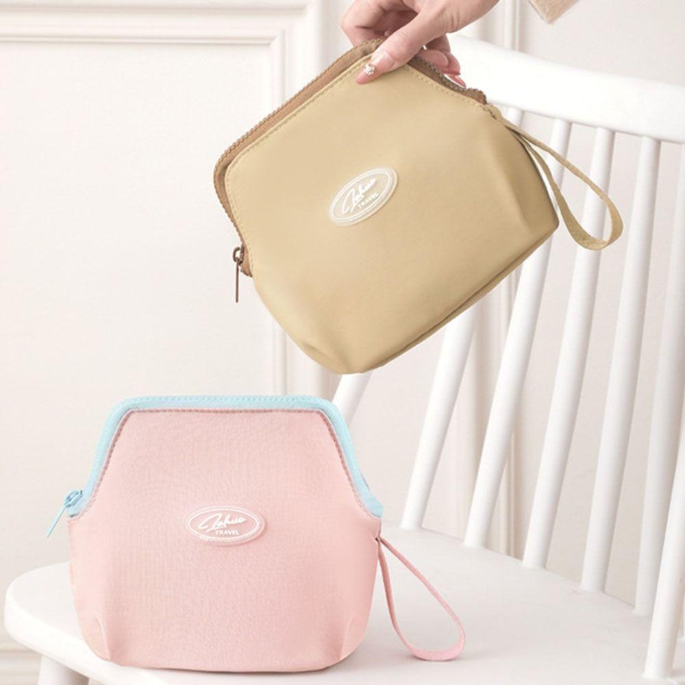 Brush Holder Portable Cosmetic Bag with Hanging Handle Skincare Products Organizer Men рожевий
Brush Holder Portable Cosmetic Bag with Hanging Handle Skincare Products Organizer Men рожевий