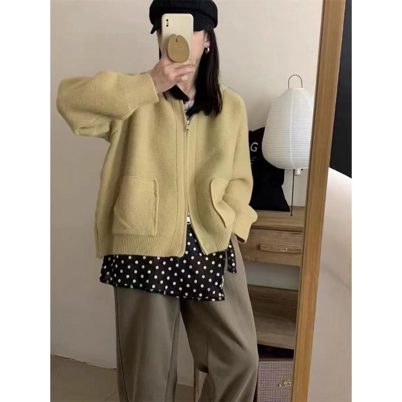 Новый простой карманный вязаный кардиган с капюшоном на двойной молнии для женщин, свободный ленивый стиль, однотонное толстое пальто для женщин One size жёлтый
Новый простой карманный вязаный кардиган с капюшоном на двойной молнии для женщин, свободный ленивый стиль, однотонное толстое пальто для женщин One size жёлтый