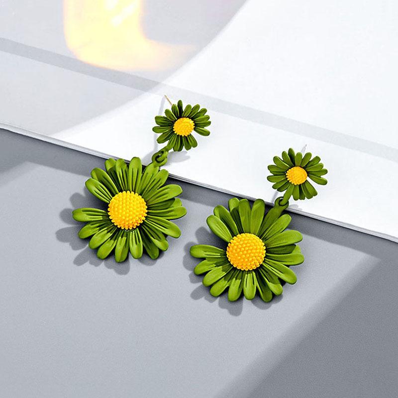 S925 Silver Needle GD Quan Zhilong Small Daisy Women s Earrings Fashion Versatile Flower Simple Personality Temperament Earrings
S925 Silver Needle GD Quan Zhilong Small Daisy Women s Earrings Fashion Versatile Flower Simple Personality Temperament Earrings