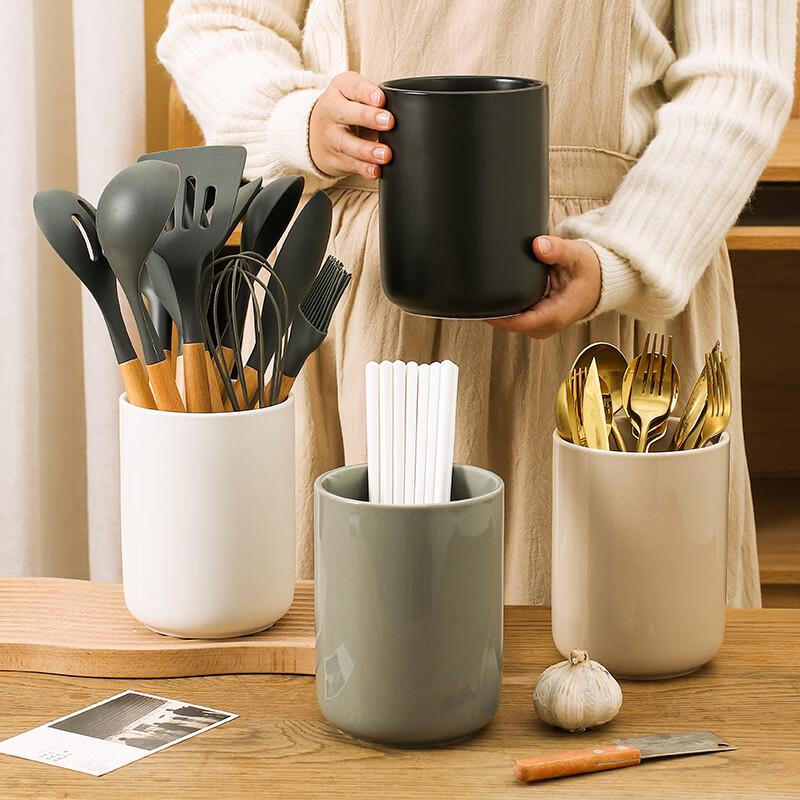 Nordic Ceramic Kitchen Utensil Holder
Nordic Ceramic Kitchen Utensil Holder