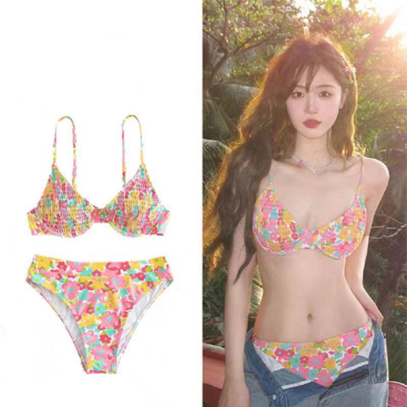 New Floral Bikini: Sexy Backless Design for Small Chest, Fresh Split Swimsuit for Girls L
New Floral Bikini: Sexy Backless Design for Small Chest, Fresh Split Swimsuit for Girls L