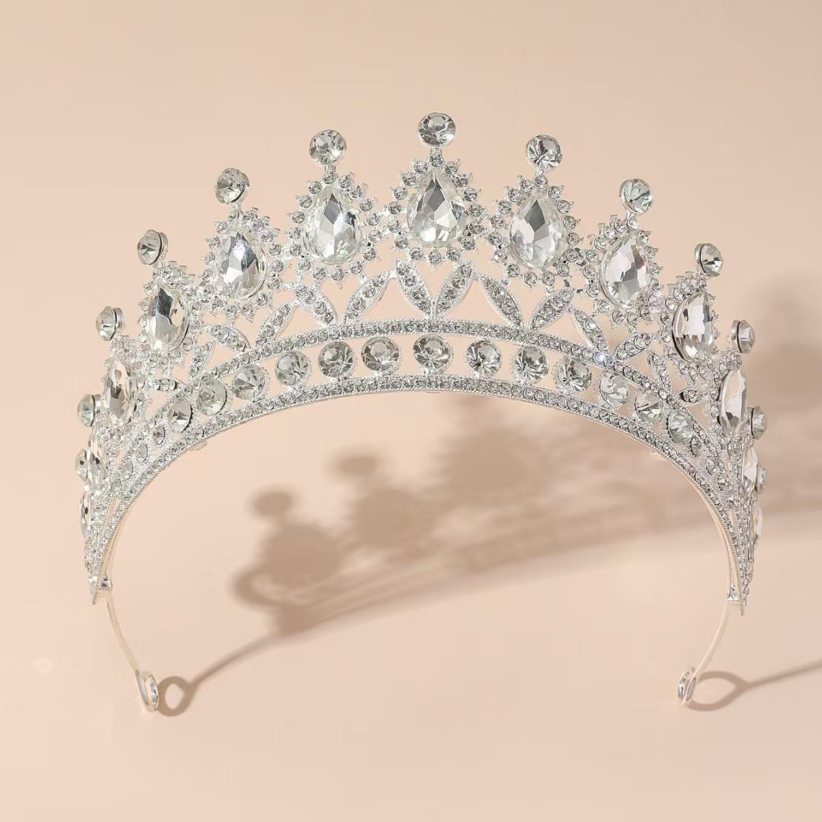 European and American Brides Grand Crown Headwear Wedding Dress Dinner Baroque Handcrafted Rhinestone King Crown Hair Band Hair Tie Accessory
European and American Brides Grand Crown Headwear Wedding Dress Dinner Baroque Handcrafted Rhinestone King Crown Hair Band Hair Tie Accessory
