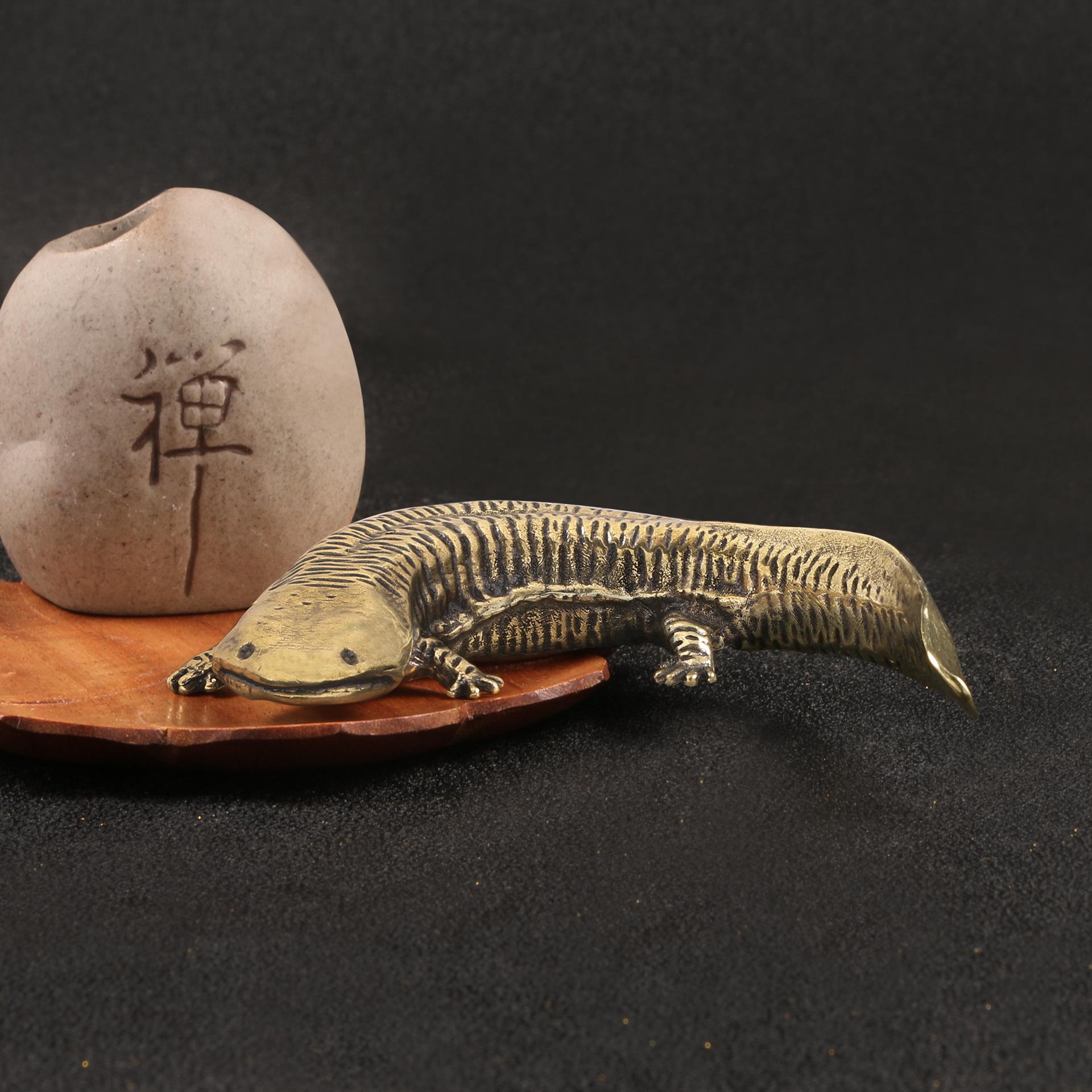 Giant Salamander (Andrias Davidianus) Brass Figurine, Decorative Table Ornament, Tea Pet, Suitable For Living Room Or Study, Copper Craft. One Size бронзовий
Giant Salamander (Andrias Davidianus) Brass Figurine, Decorative Table Ornament, Tea Pet, Suitable For Living Room Or Study, Copper Craft. One Size бронзовий