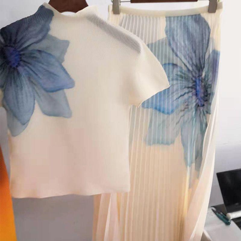 Sanzhai Pleated Print Slim-Fit Mock-Neck Short-Sleeve Top Apricot All yards
Sanzhai Pleated Print Slim-Fit Mock-Neck Short-Sleeve Top Apricot All yards