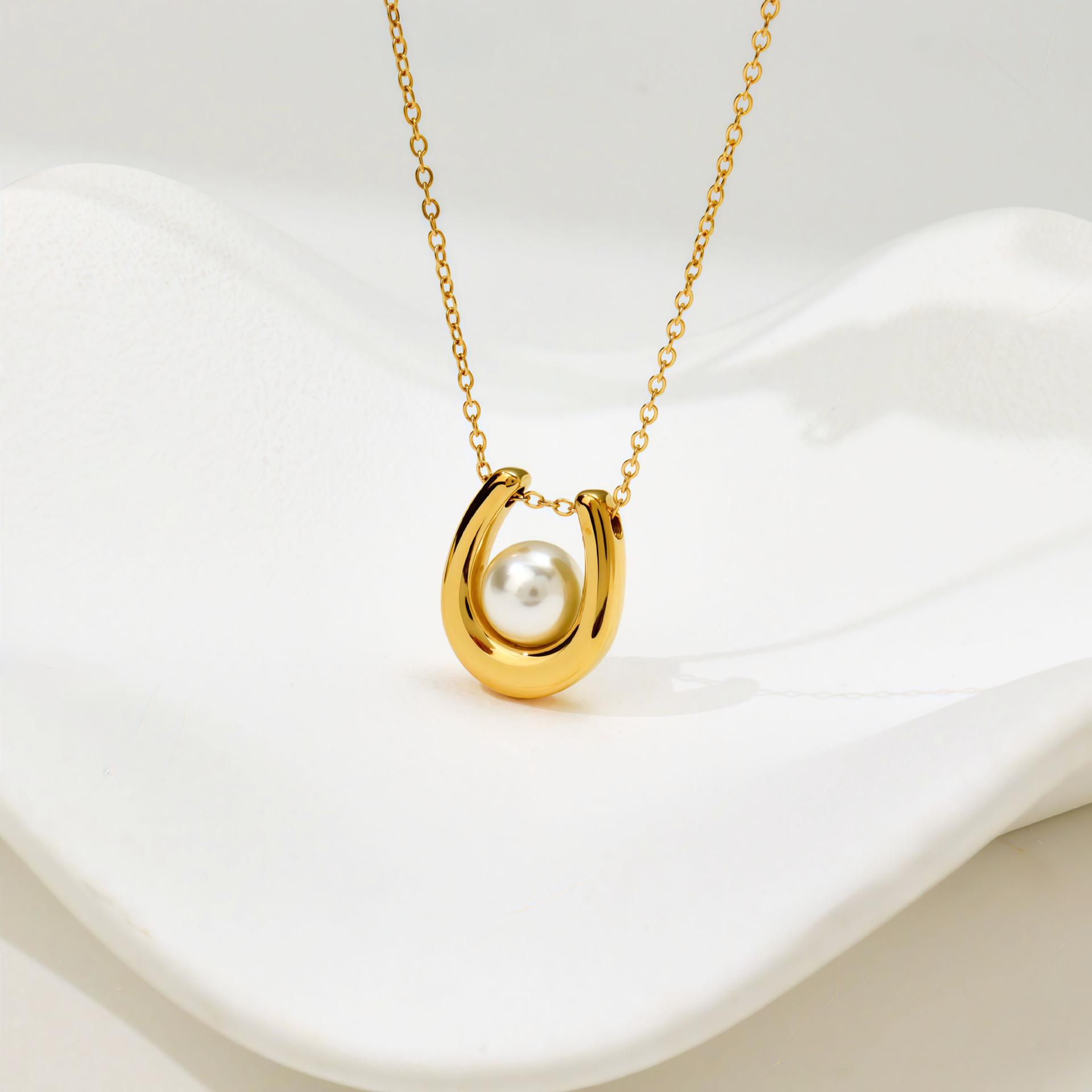 Niche Design U-Shaped Pearl Pendant Necklace Women S Pearl Jewelry When Personalized Clavicle Chain Titanium Steel
Niche Design U-Shaped Pearl Pendant Necklace Women S Pearl Jewelry When Personalized Clavicle Chain Titanium Steel