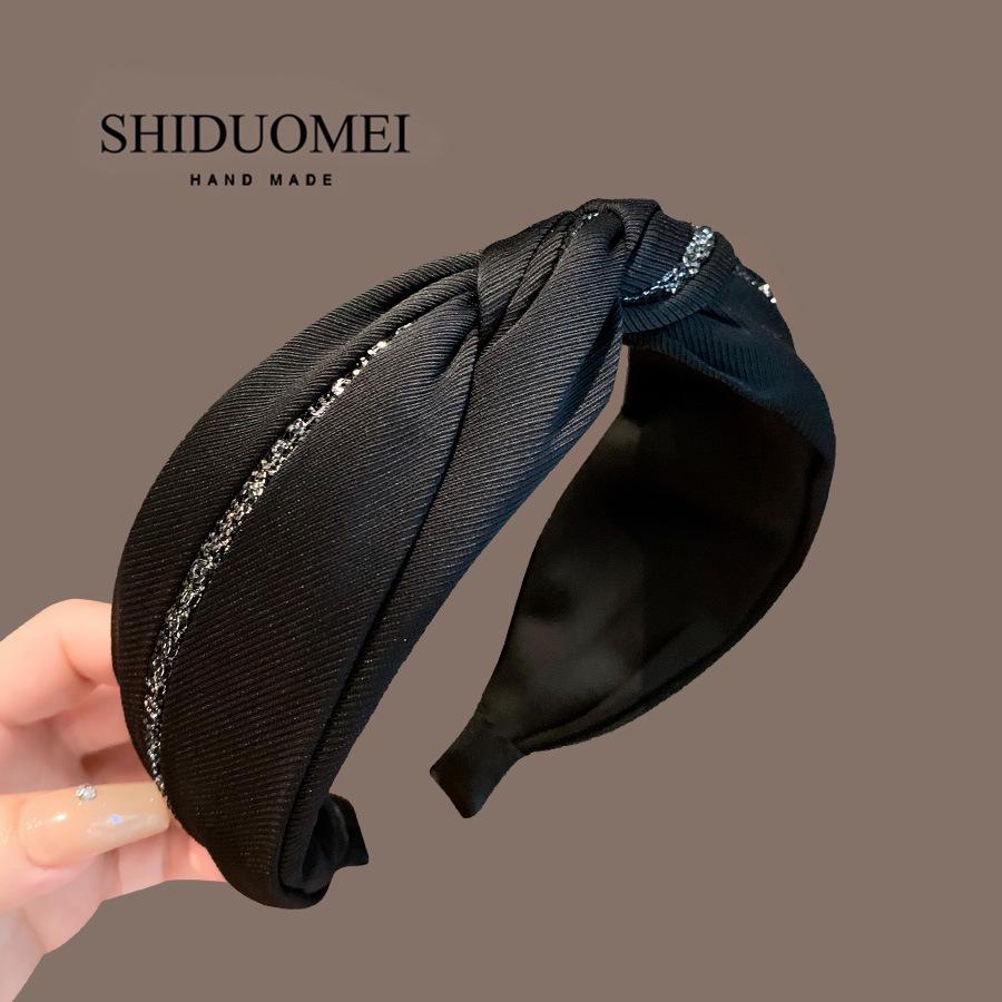 Черная повязка на голову с широким узлом в корейском стиле для женщин - 2025 Роскошный, Омолаживающий, Нескользящий аксессуар для волос чёрный
Черная повязка на голову с широким узлом в корейском стиле для женщин - 2025 Роскошный, Омолаживающий, Нескользящий аксессуар для волос чёрный