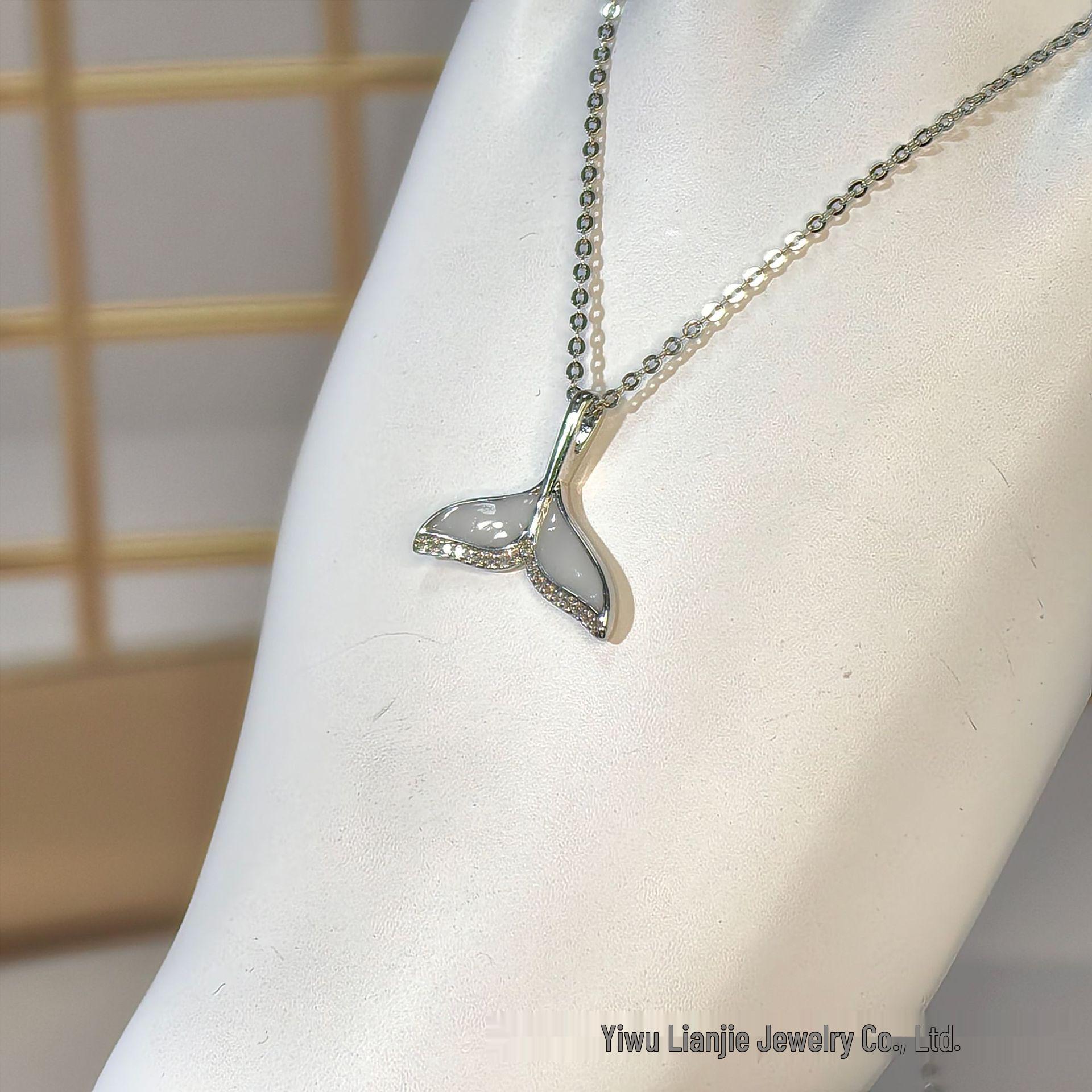 2024 Mermaid Tail Clavicle Necklace - Fresh, Niche & Fashionable Design
2024 Mermaid Tail Clavicle Necklace - Fresh, Niche & Fashionable Design