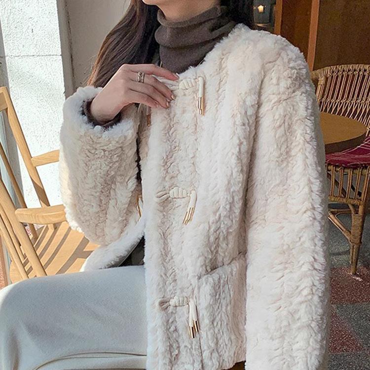 Шерстяное пальто из овечьей шерсти, женское короткое меховое пальто с круглым вырезом и одной пуговицей под крокодила, плюшевое меховое пальто L белый
Шерстяное пальто из овечьей шерсти, женское короткое меховое пальто с круглым вырезом и одной пуговицей под крокодила, плюшевое меховое пальто L белый