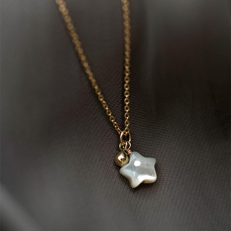 Ожерелье из стерлингового серебра 925 пробы с пятиконечной звездой и белой ракушкой для губ с покрытием, простой красивый стиль, цепочка на ключицу 925
Ожерелье из стерлингового серебра 925 пробы с пятиконечной звездой и белой ракушкой для губ с покрытием, простой красивый стиль, цепочка на ключицу 925