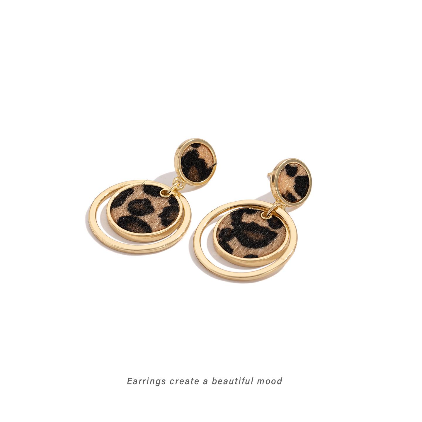 No-Pierce Wild Leopard Print Ear Cuff Earrings – Trendy Millennium Spicy Girl Style
No-Pierce Wild Leopard Print Ear Cuff Earrings – Trendy Millennium Spicy Girl Style