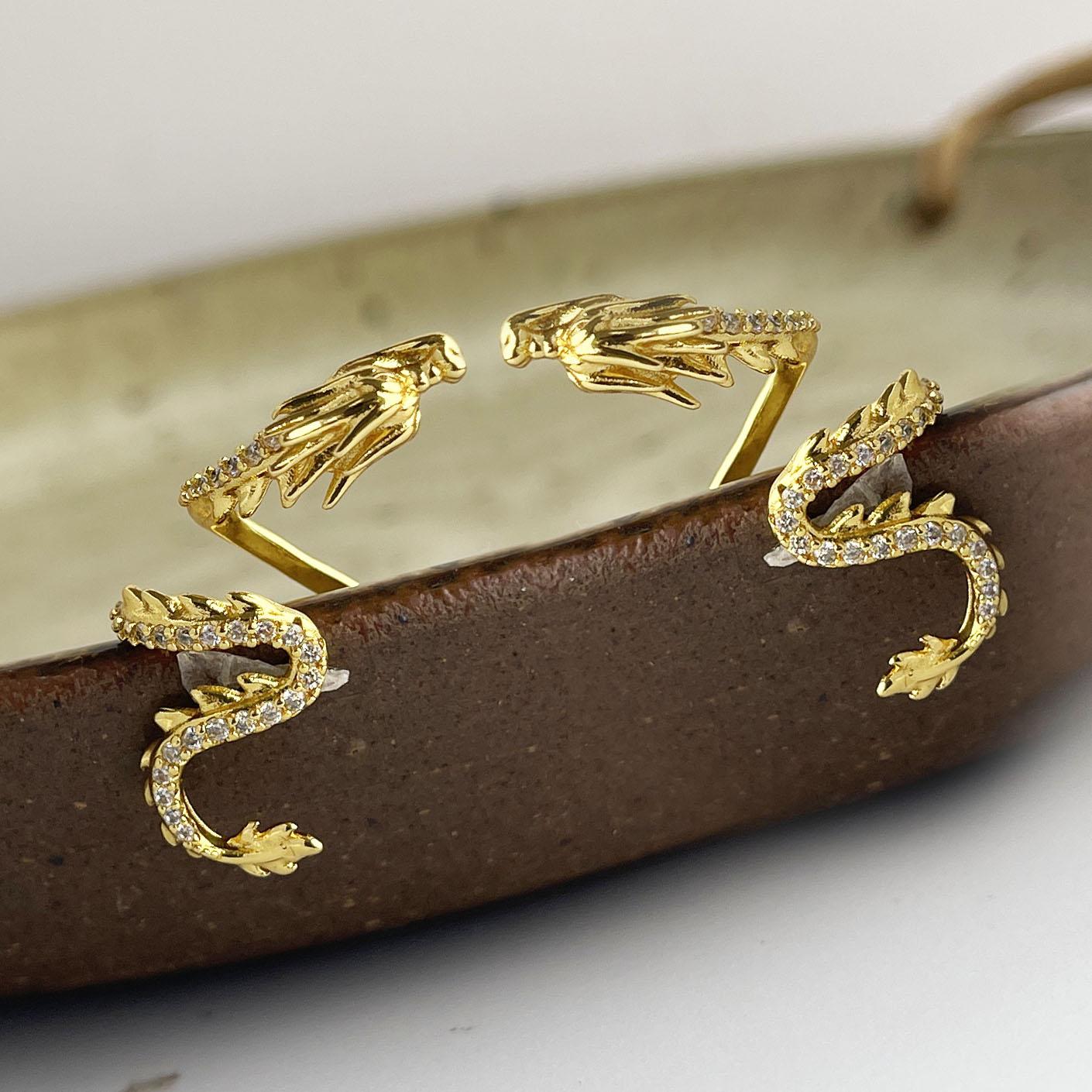 925 Sterling Silver Vintage Earrings For Women Trendy Simple Gold Dragon Earring Jewelry Prevent Allergy Party Accessories
925 Sterling Silver Vintage Earrings For Women Trendy Simple Gold Dragon Earring Jewelry Prevent Allergy Party Accessories
