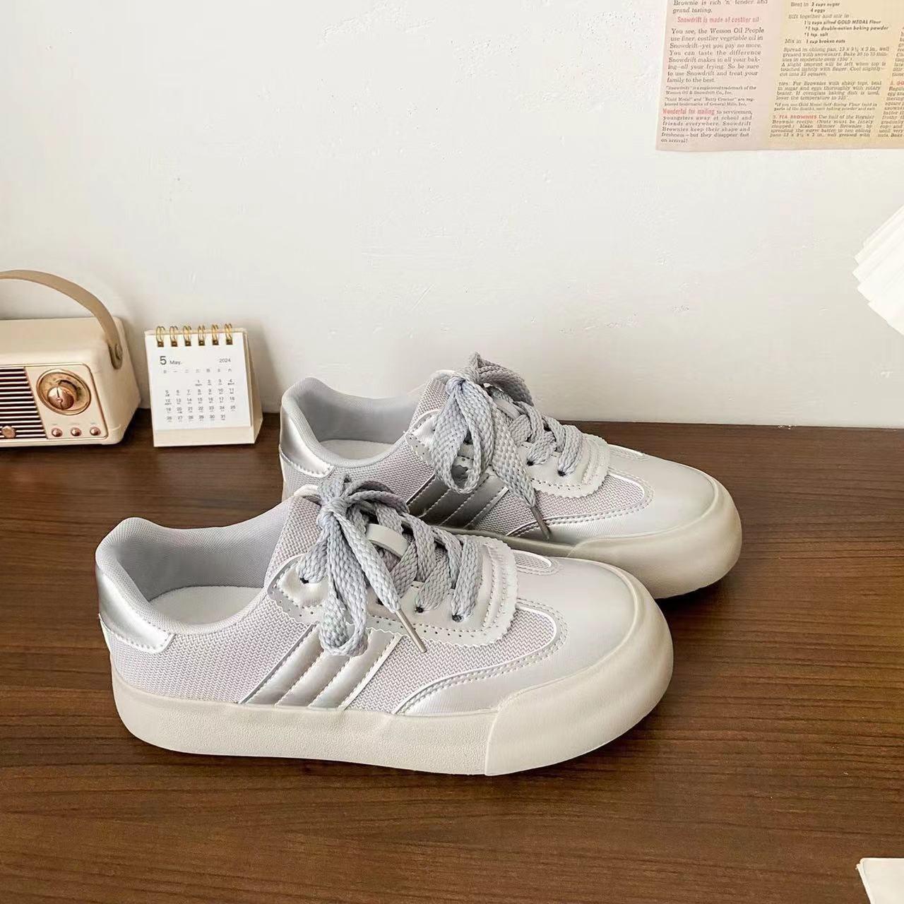 Женские туфли на толстой подошве в гонконгском стиле, осенние студенческие дышащие туфли для скейтбординга в стиле ретро, универсальные белые туфли 40
Женские туфли на толстой подошве в гонконгском стиле, осенние студенческие дышащие туфли для скейтбординга в стиле ретро, универсальные белые туфли 40