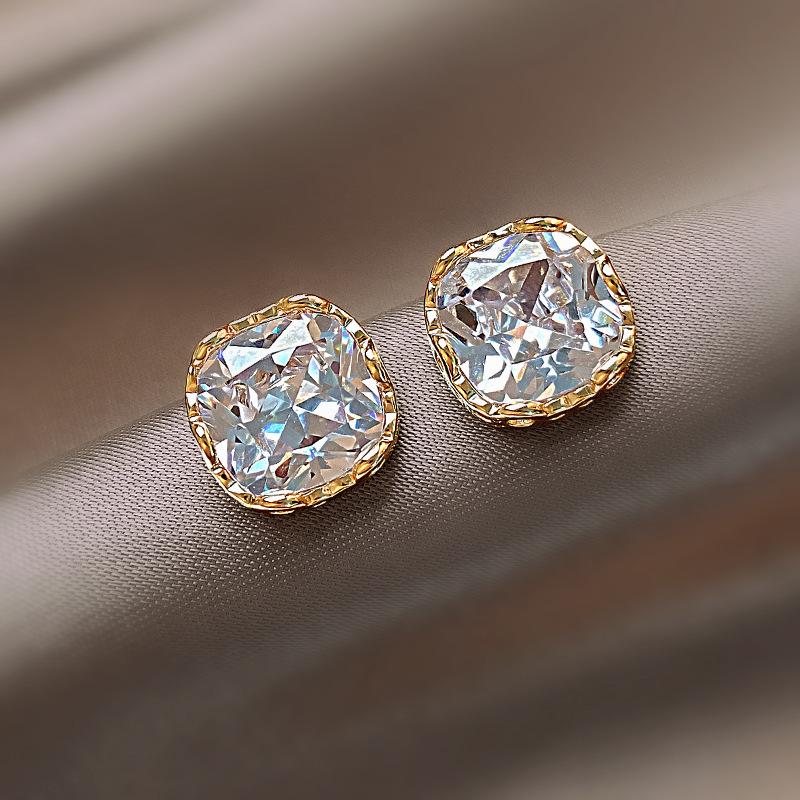 Spring/Summer 2024 Trend: Temperament 925 Silver Rhinestone Crystal Stud Earrings for Women золотой
Spring/Summer 2024 Trend: Temperament 925 Silver Rhinestone Crystal Stud Earrings for Women золотой