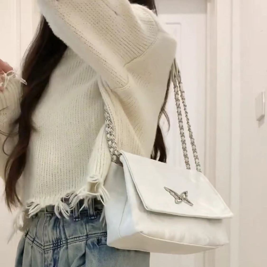 2K liquid butterfly element bag envelope bag white bag niche shoulder bag luxury sense белый
2K liquid butterfly element bag envelope bag white bag niche shoulder bag luxury sense белый