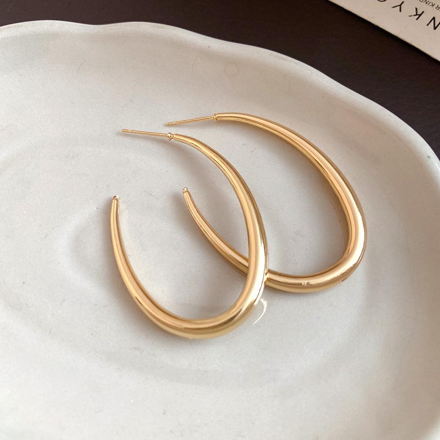 Silver needle oval glossy pendant earrings simple and fashionable versatile earrings light luxury high-end earrings design sense niche
Silver needle oval glossy pendant earrings simple and fashionable versatile earrings light luxury high-end earrings design sense niche