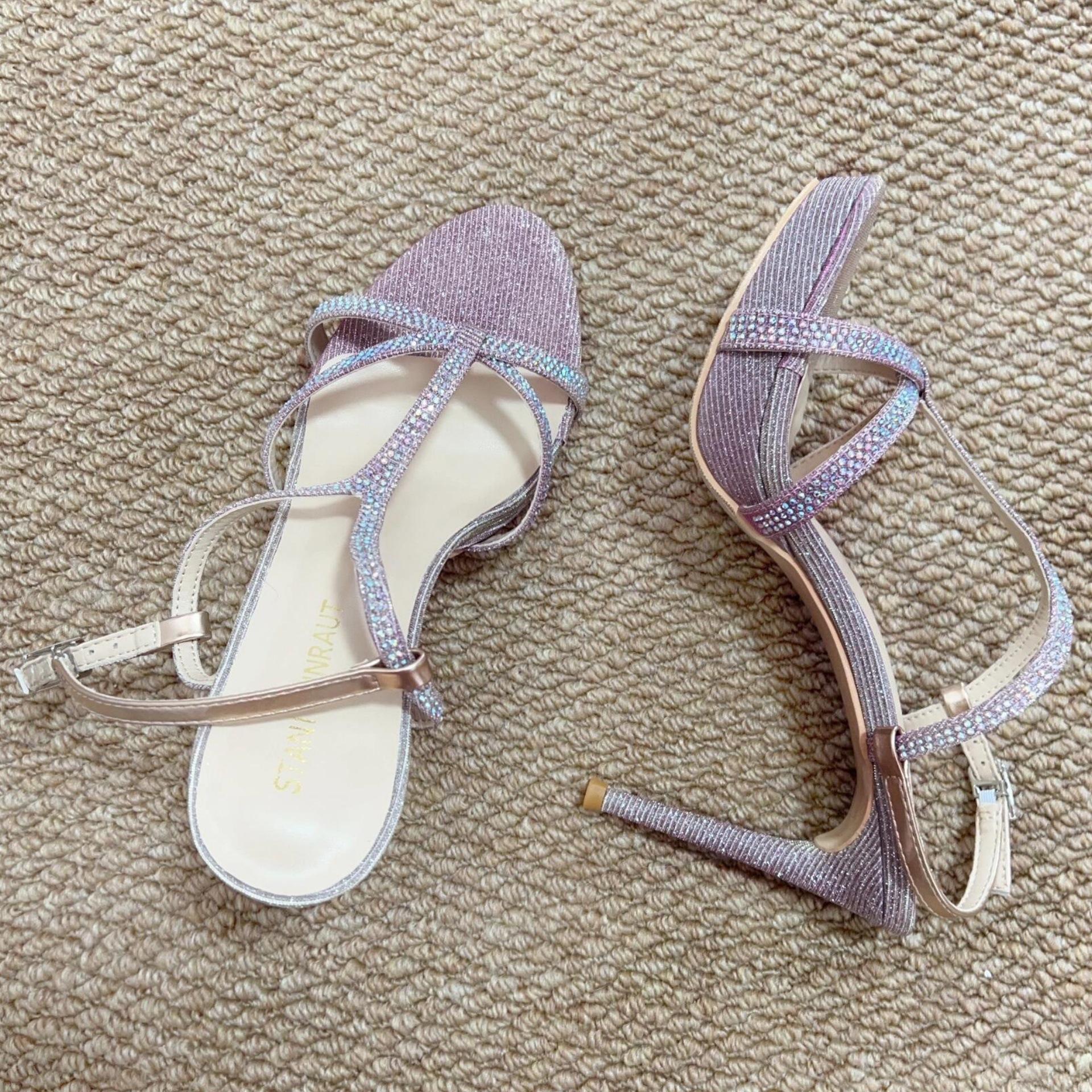 Waterproof table 2025 summer new open-toed rhinestones sexy word strap high heels mermaid Ji stiletto sandals women 34
Waterproof table 2025 summer new open-toed rhinestones sexy word strap high heels mermaid Ji stiletto sandals women 34