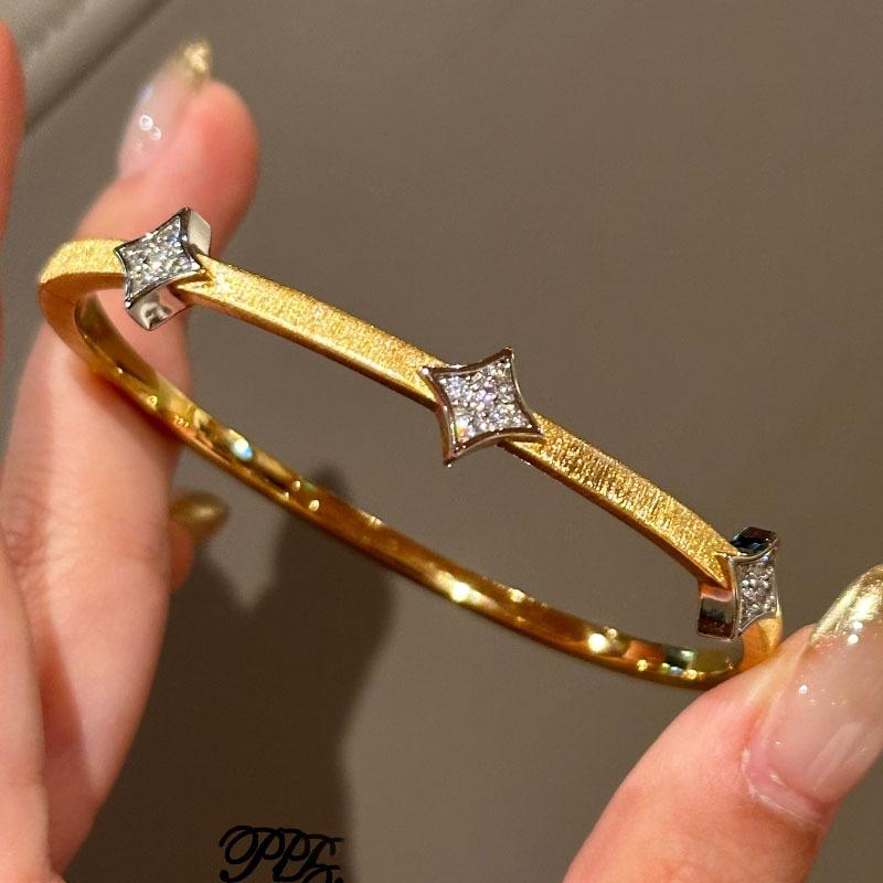 High Quality Fashion Brushed Square Diamond Bracelet for Women Silver 925 Elegant Luxury Rhombus Bangles Banquet Jewelry Gift золотой
High Quality Fashion Brushed Square Diamond Bracelet for Women Silver 925 Elegant Luxury Rhombus Bangles Banquet Jewelry Gift золотой