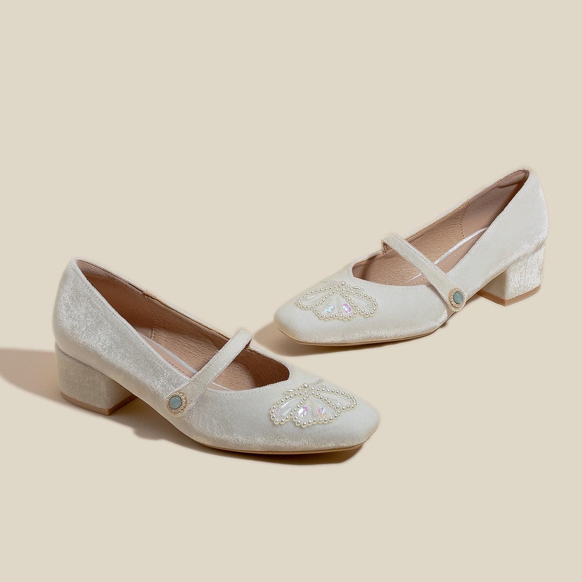 Square head thick heel Mary Jane single shoes spring and summer new suede pearl fairy wind gentle Chinese cheongsam wedding shoes 35
Square head thick heel Mary Jane single shoes spring and summer new suede pearl fairy wind gentle Chinese cheongsam wedding shoes 35