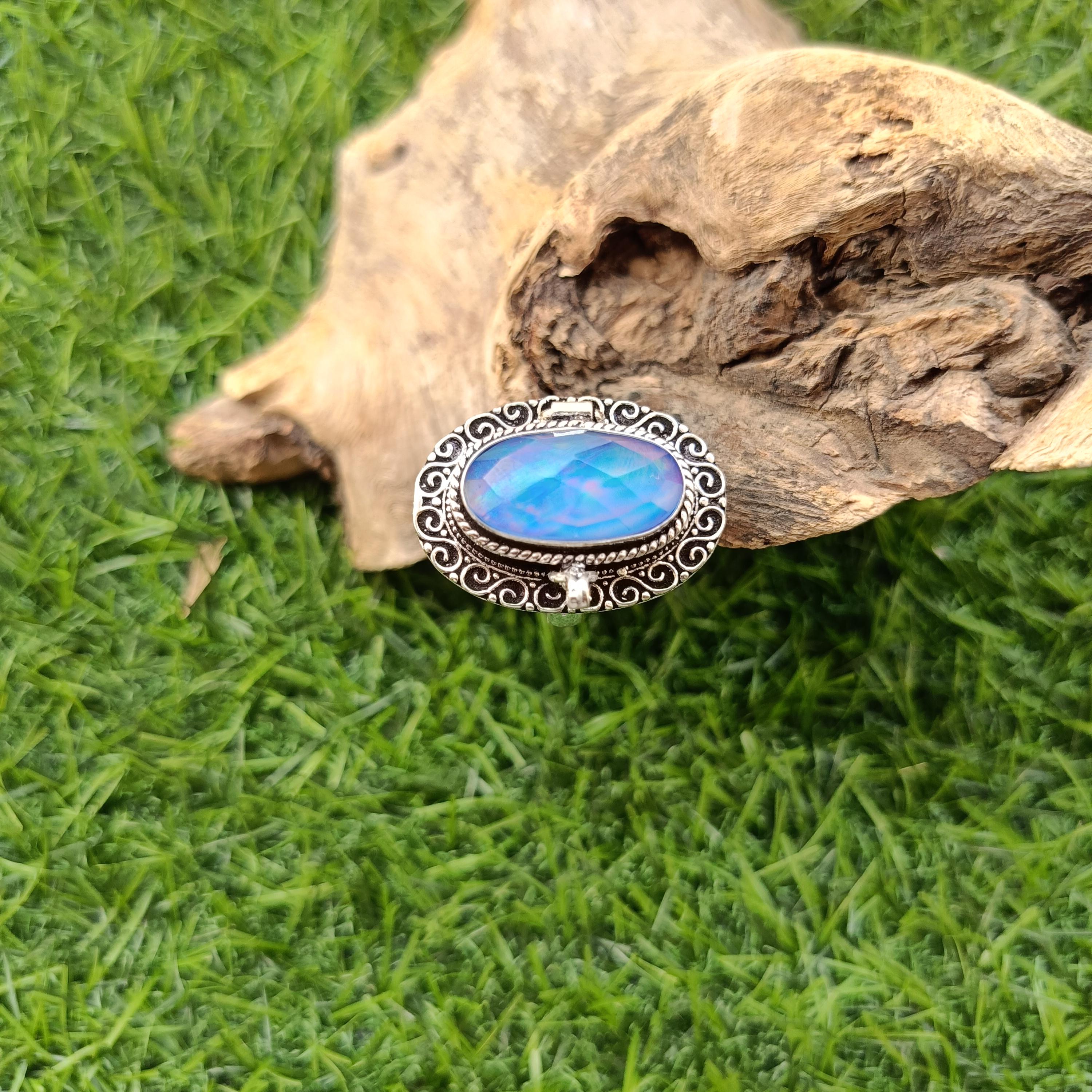 Aurora opal poison ring , Handmade Silver plated poison ring, ,Blue Fire Poisoner Ring, Compartment Pillbox Poison Ring, Gift for love, 6 синій
Aurora opal poison ring , Handmade Silver plated poison ring, ,Blue Fire Poisoner Ring, Compartment Pillbox Poison Ring, Gift for love, 6 синій