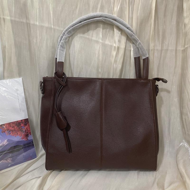 houlder bag ashion temperament omen s bag Simple soft leather ommuter messenger bag Women s high sense arge capacity
houlder bag ashion temperament omen s bag Simple soft leather ommuter messenger bag Women s high sense arge capacity