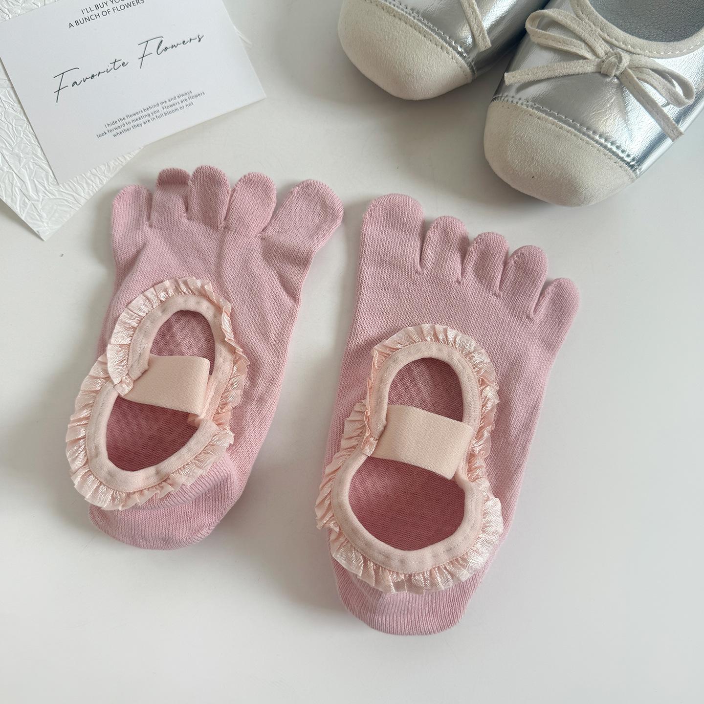 Yoga Toe Socks Women Non-Slip Grip Five Finger Socks Open Toe Lace Ruffle Cute Athletic Ankle Socks for Barre Home Workout One Size рожевий
Yoga Toe Socks Women Non-Slip Grip Five Finger Socks Open Toe Lace Ruffle Cute Athletic Ankle Socks for Barre Home Workout One Size рожевий