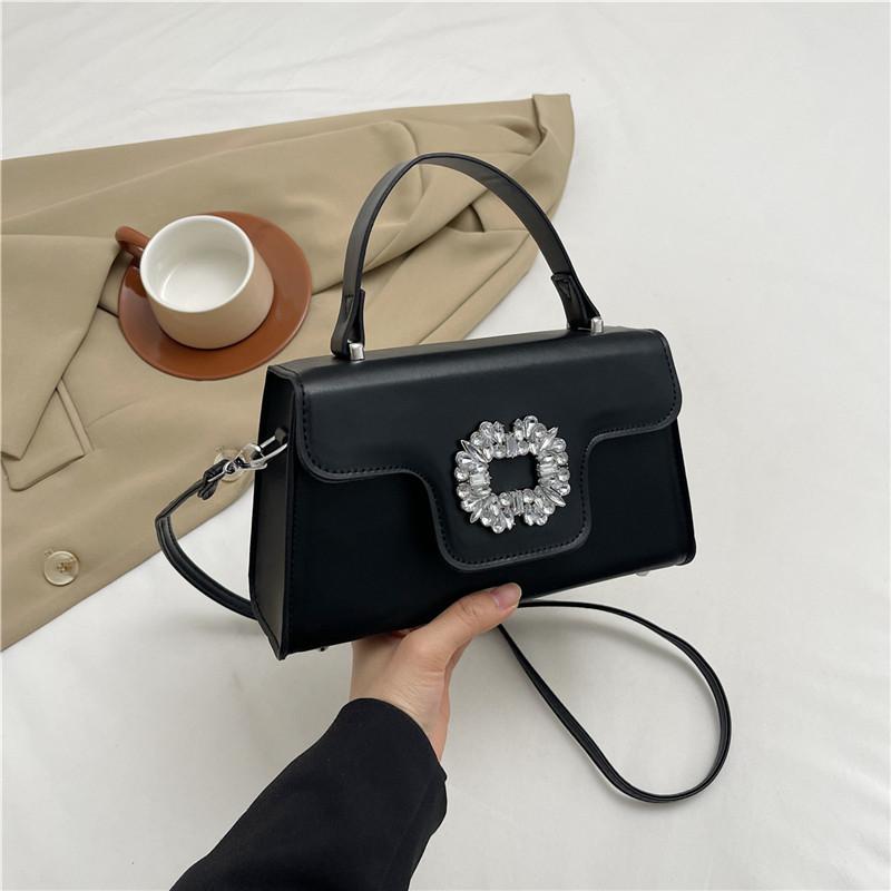 Fashion casual small square bag summer new simple and beautiful handbag texture shoulder messenger bag чёрный
Fashion casual small square bag summer new simple and beautiful handbag texture shoulder messenger bag чёрный