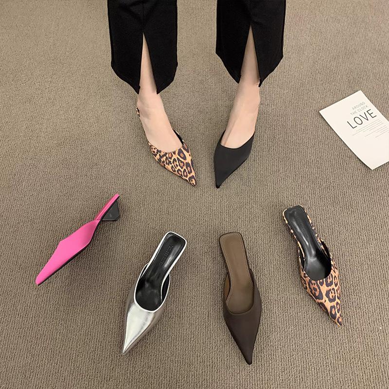 Muller slippers low heel pointed head back empty half drag 2025 spring and summer new casual bag head cat heel special-shaped and sandals girl 40 рожевий
Muller slippers low heel pointed head back empty half drag 2025 spring and summer new casual bag head cat heel special-shaped and sandals girl 40 рожевий