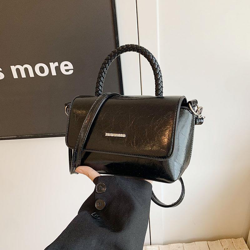 Маленькая сумка в стиле ретро для женщин 2024 года, летняя новая модная простая сумка через плечо, модная ретро-портативная маленькая квадратная сумка чёрный