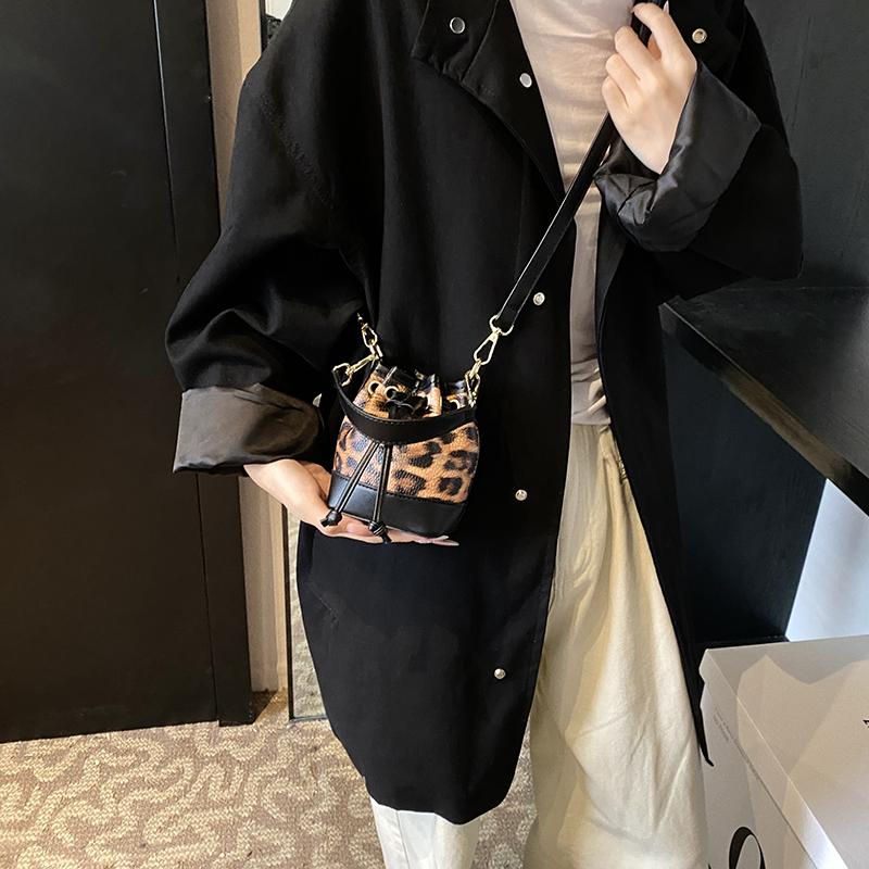 Designer Mini Bucket Handbag Women s Constor Color Drawstring Shoulder Bag Female Luxury Leopard Leather Crossbody Tote Pouch
Designer Mini Bucket Handbag Women s Constor Color Drawstring Shoulder Bag Female Luxury Leopard Leather Crossbody Tote Pouch