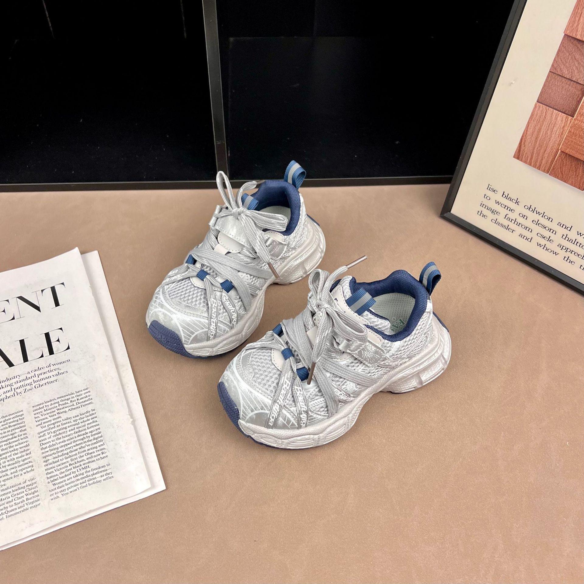 Spring 2026 Kids Lightweight Mesh Dad Shoes: Breathable Silver & Blue Unisex Lace-up Sneakers 30 темно-синього кольору
Spring 2026 Kids Lightweight Mesh Dad Shoes: Breathable Silver & Blue Unisex Lace-up Sneakers 30 темно-синього кольору