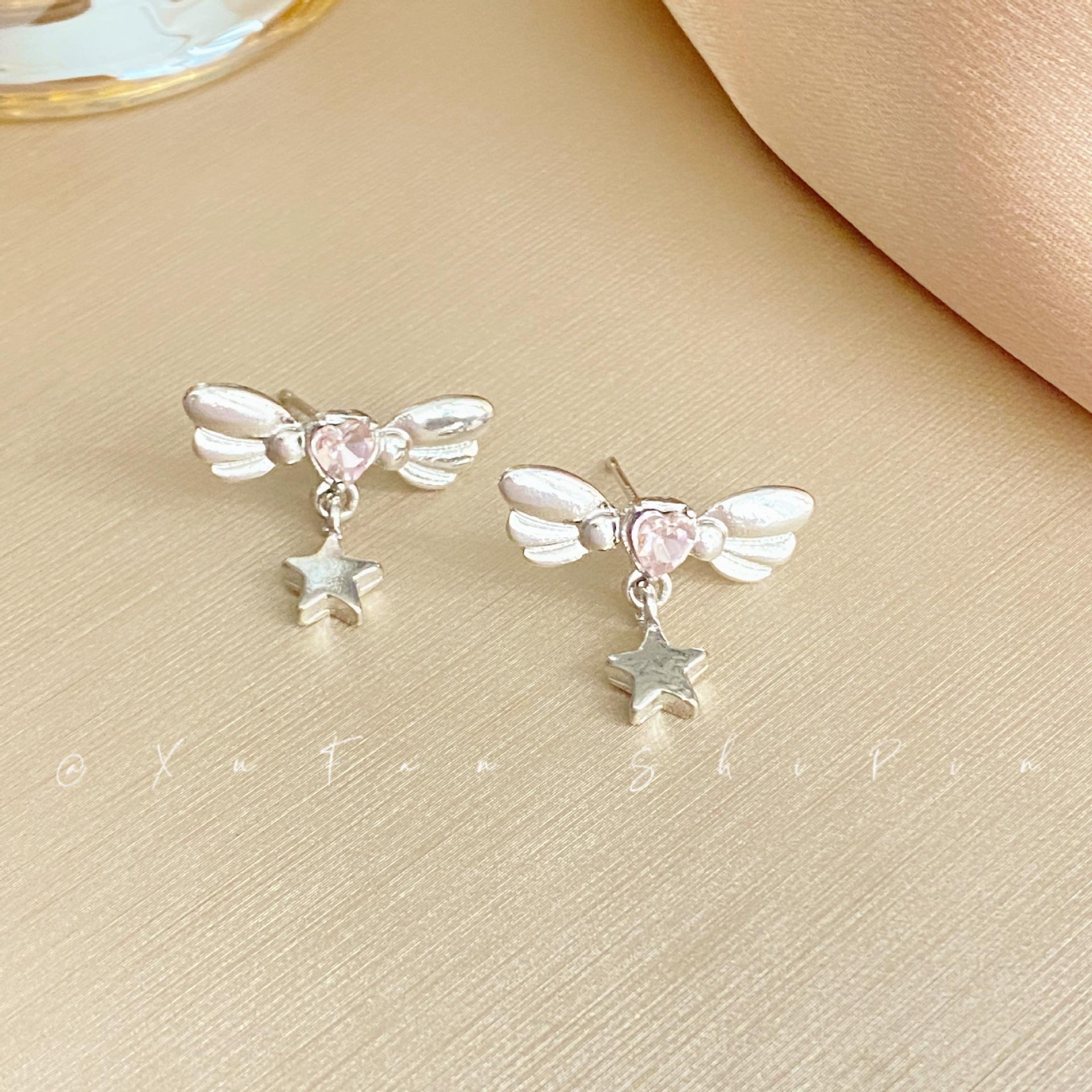 Новый роскошный дизайн, женские геометрические серьги с цирконами в форме крыла и любви
Новый роскошный дизайн, женские геометрические серьги с цирконами в форме крыла и любви