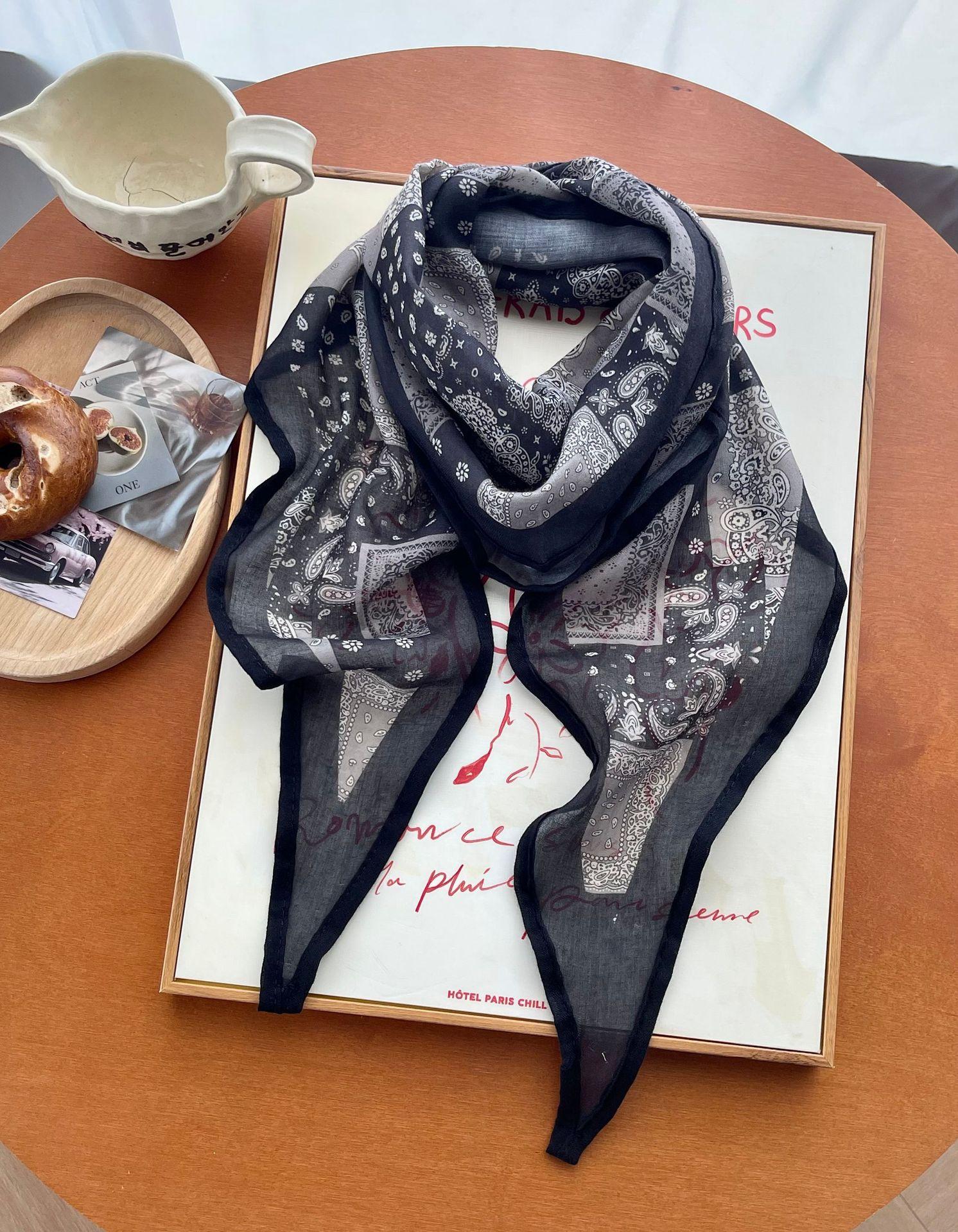 Japan And Korea Retro Cashew Flower Silk Scarf, Long Triangular Scarf, Small Rhombus Scarf, Elegant Temperament Accessories, Thin Neck large
Japan And Korea Retro Cashew Flower Silk Scarf, Long Triangular Scarf, Small Rhombus Scarf, Elegant Temperament Accessories, Thin Neck large