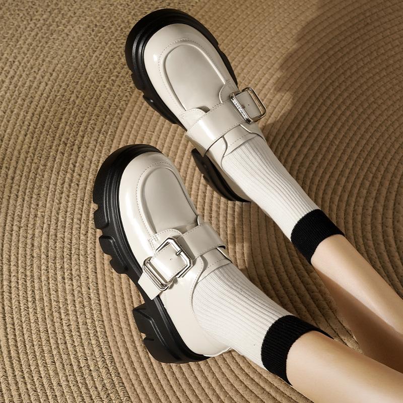 White wind winter muffin platform cotton shoes to keep warm commuting thick heel small leather shoes 34
White wind winter muffin platform cotton shoes to keep warm commuting thick heel small leather shoes 34