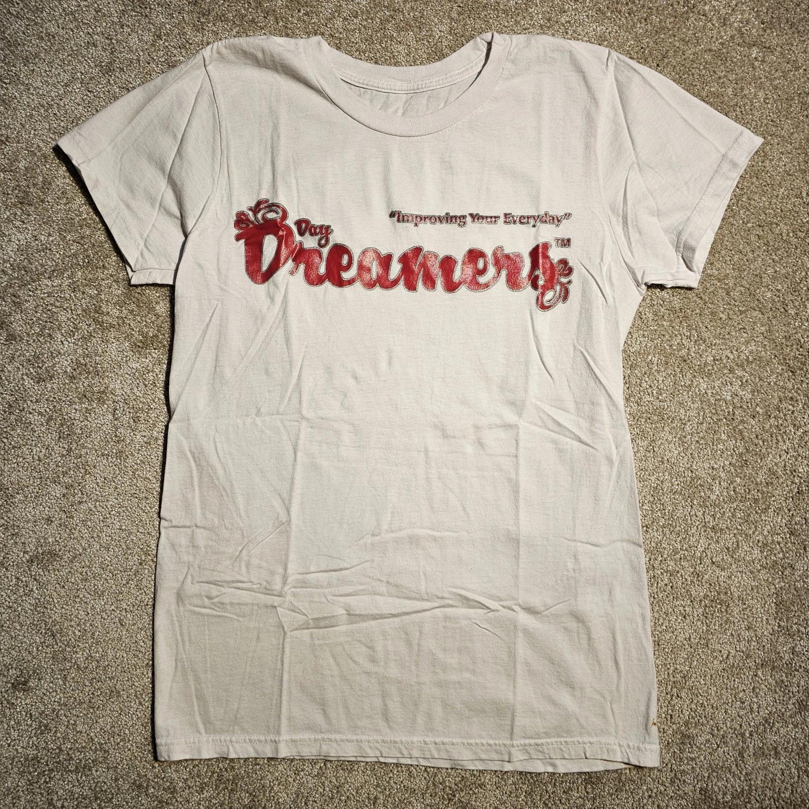 Vtg Y2k Day Dreamers Spellout Size S T-shirt Skate Sleeze Emo Stain Charity Prep 2XL
Vtg Y2k Day Dreamers Spellout Size S T-shirt Skate Sleeze Emo Stain Charity Prep 2XL