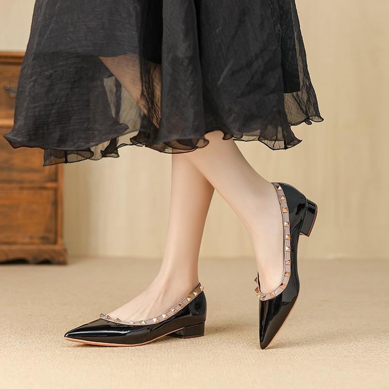 Square Heel Single Shoes Autumn New Pointed Toe Shallow Mouth Rivet Cover Foot Soft Sole Non-slip Mid Heel Low Top Shoes 35 чорний
Square Heel Single Shoes Autumn New Pointed Toe Shallow Mouth Rivet Cover Foot Soft Sole Non-slip Mid Heel Low Top Shoes 35 чорний